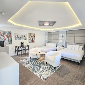 Zimmer mit Kingsize-Bett
